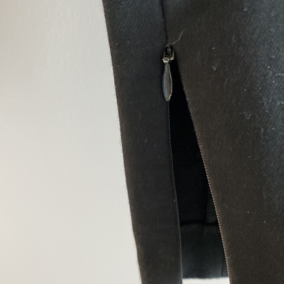 Theory high waisted pants with ankle zippers. Size 2.
C - Picture 12 of 16